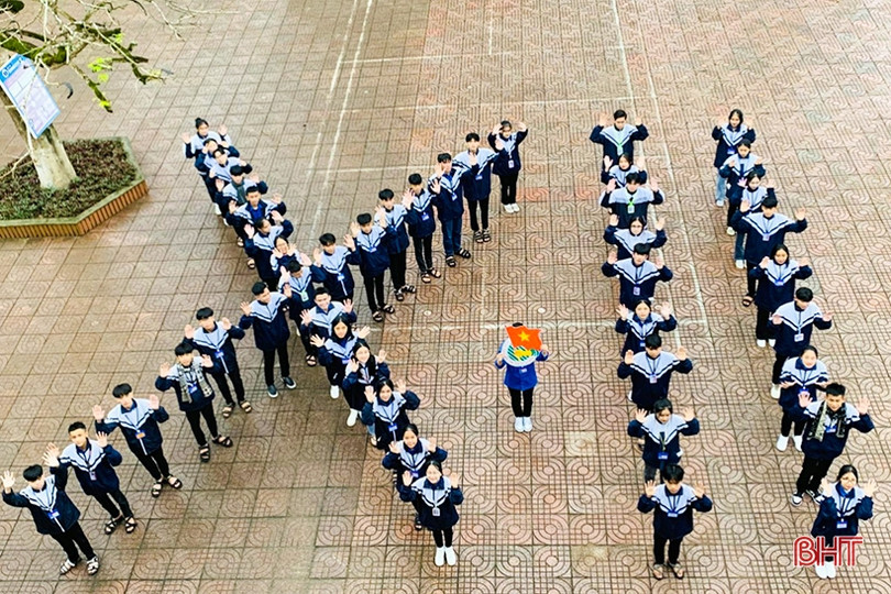 ĐVTN Hà Tĩnh đồng diễn dân vũ chào mừng Đại hội Đoàn toàn quốc