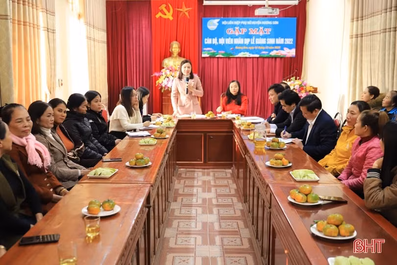 Gặp mặt hội viên phụ nữ công giáo Hương Sơn nhân dịp lễ Giáng sinh