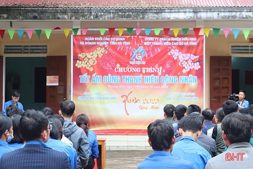 Tết ấm cùng thanh niên công nhân cao su Hà Tĩnh