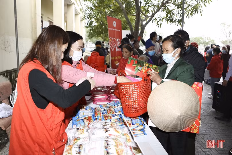 Hội chữ thập đỏ các cấp ở Hà Tĩnh đăng ký huy động 7,4 tỷ đồng cho chương trình “Tết nhân ái”