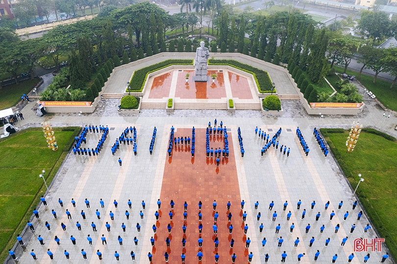 ĐVTN Hà Tĩnh đồng diễn dân vũ chào mừng Đại hội Đoàn toàn quốc