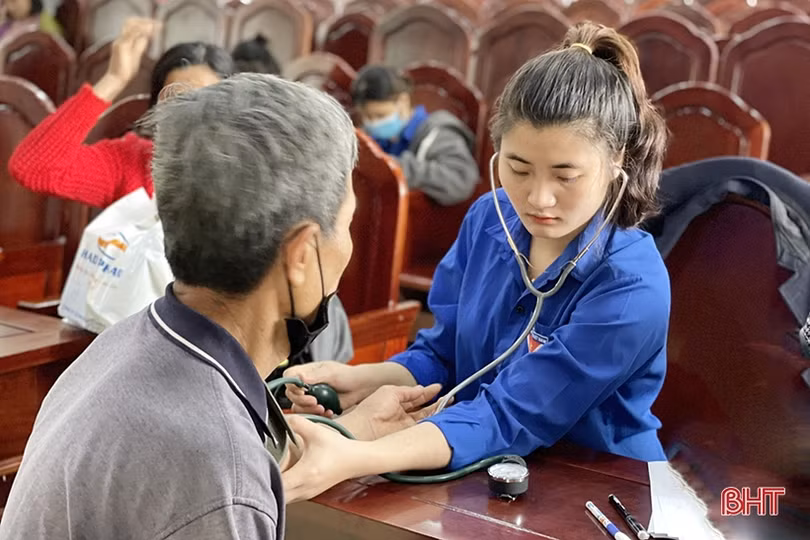 Nữ sinh trường y Hà Tĩnh ham học, say mê tình nguyện