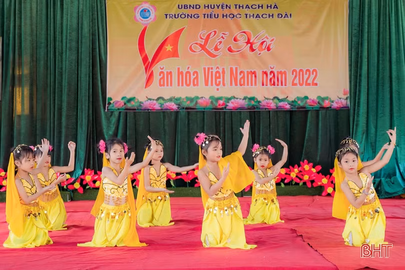 Đặc sắc chương trình “Lễ hội văn hóa Việt Nam” của học sinh Thạch Hà