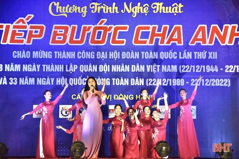 Nhân lên niềm tự hào từ chương trình nghệ thuật “Tiếp bước cha anh” ở Hương Sơn