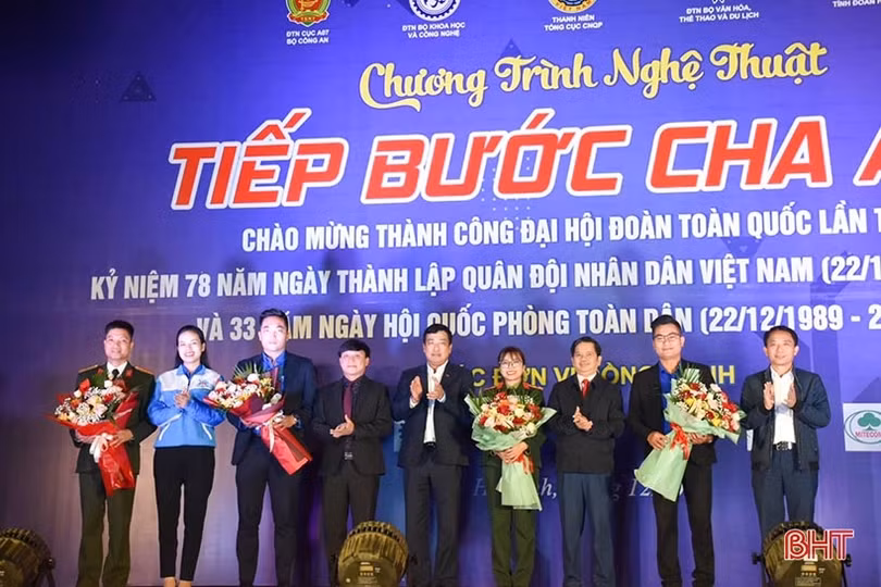 Nhân lên niềm tự hào từ chương trình nghệ thuật “Tiếp bước cha anh” ở Hương Sơn