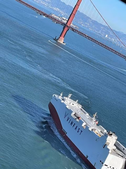 999 xe VinFast VF8 đã cập cảng California