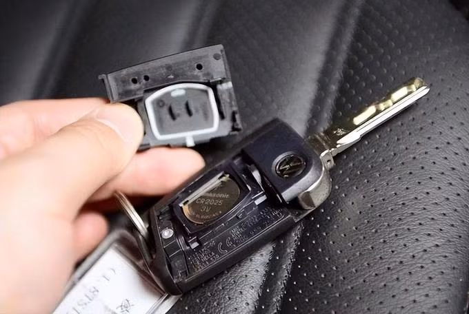 Bao lâu thì cần thay pin cho chìa khóa thông minh ô tô?