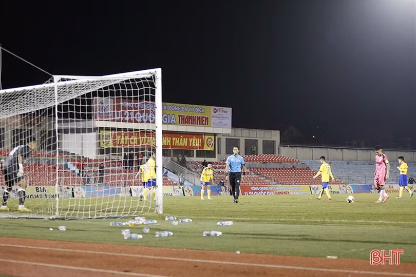 U21 Hồng Lĩnh Hà Tĩnh lội ngược dòng đánh bại U21 Đồng Tháp