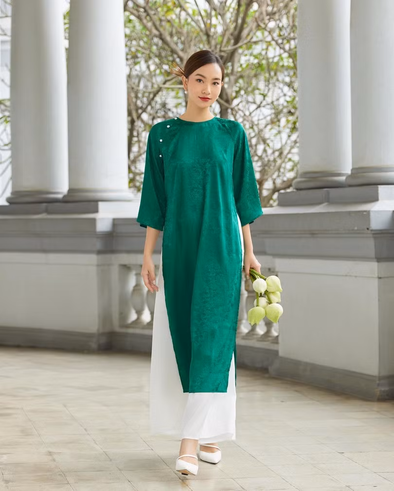 Những chất liệu áo dài không thể bỏ qua trong mùa Tết 2023