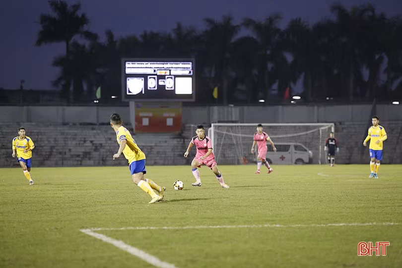 U21 Hồng Lĩnh Hà Tĩnh lội ngược dòng đánh bại U21 Đồng Tháp