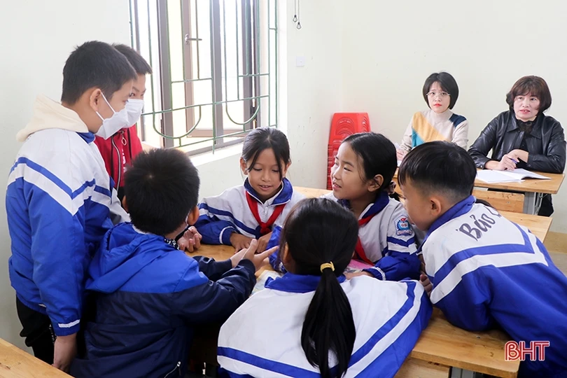 Thúc đẩy đổi mới phương pháp giảng dạy từ cuộc thi giáo viên dạy giỏi cấp cơ sở ở Hà Tĩnh