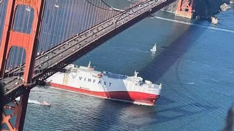 999 xe VinFast VF8 đã cập cảng California