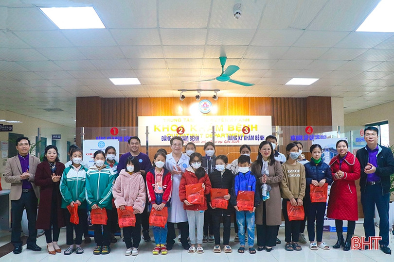 20 trẻ em nghèo huyện Kỳ Anh được khám, tư vấn và niềng răng miễn phí