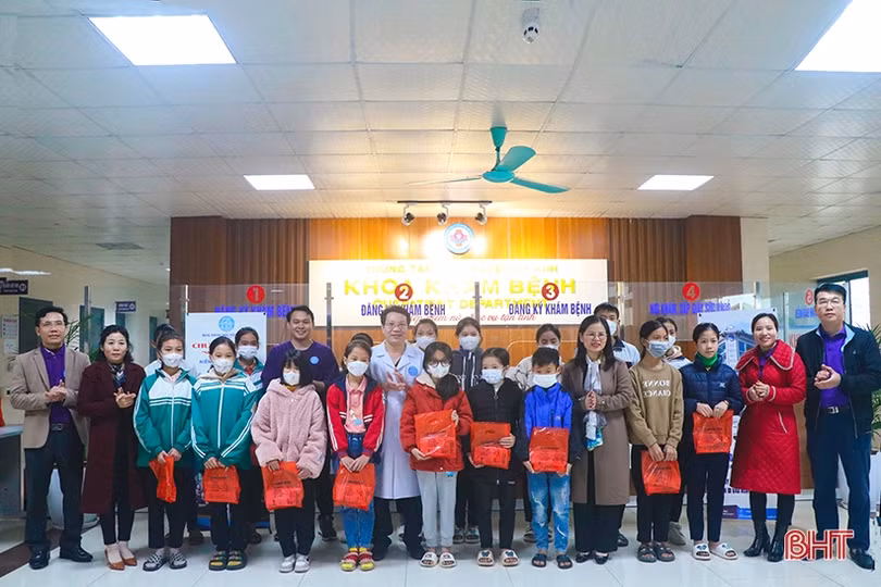 20 trẻ em nghèo huyện Kỳ Anh được khám, tư vấn và niềng răng miễn phí