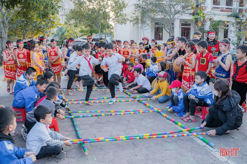 Đặc sắc chương trình “Lễ hội văn hóa Việt Nam” của học sinh Thạch Hà