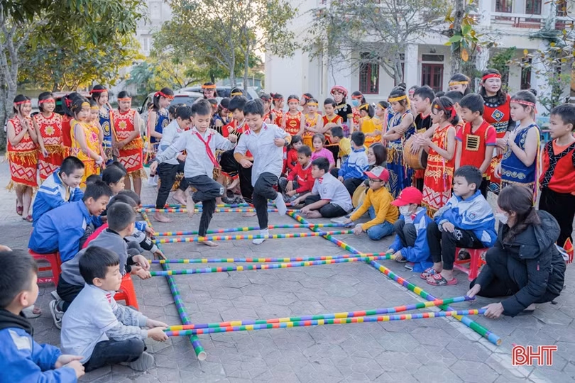 Đặc sắc chương trình “Lễ hội văn hóa Việt Nam” của học sinh Thạch Hà