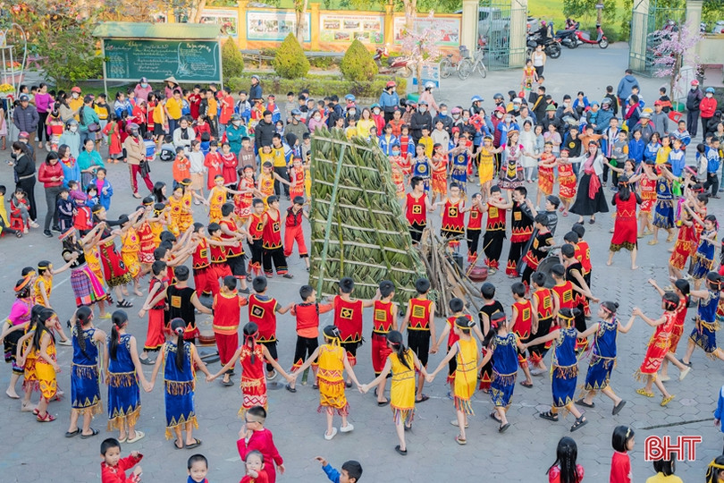 Đặc sắc chương trình “Lễ hội văn hóa Việt Nam” của học sinh Thạch Hà
