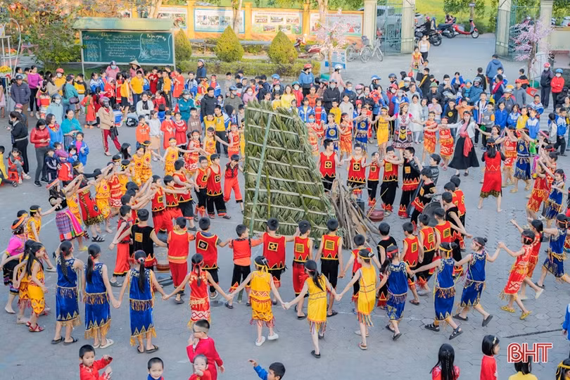 Đặc sắc chương trình “Lễ hội văn hóa Việt Nam” của học sinh Thạch Hà