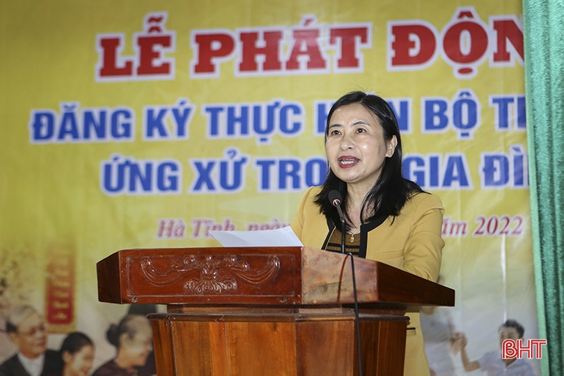 100 hộ dân TP Hà Tĩnh cam kết thực hiện “Bộ tiêu chí ứng xử trong gia đình”