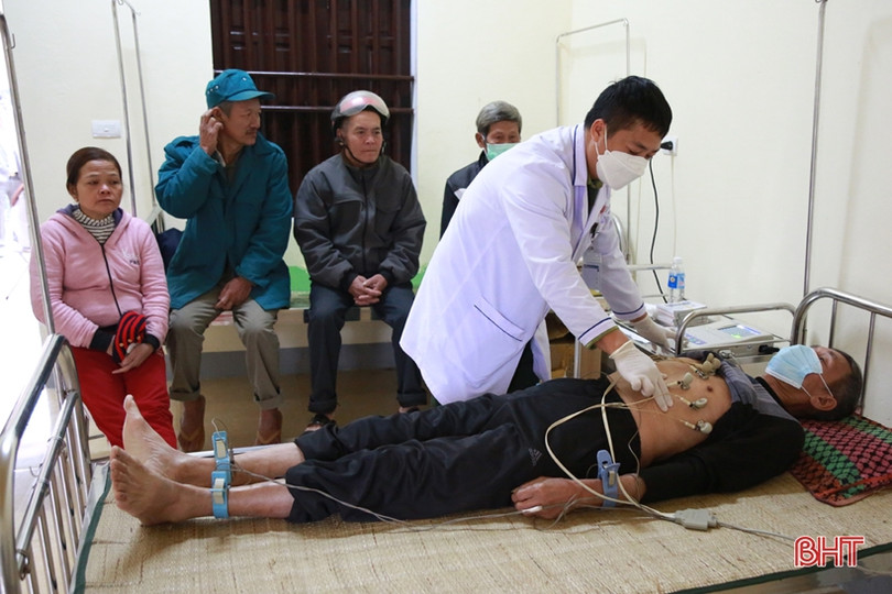 Khám bệnh, cấp thuốc miễn phí cho gần 1.000 lượt người dân biên giới Hà Tĩnh