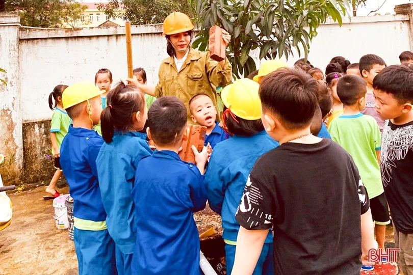 Thúc đẩy đổi mới phương pháp giảng dạy từ cuộc thi giáo viên dạy giỏi cấp cơ sở ở Hà Tĩnh