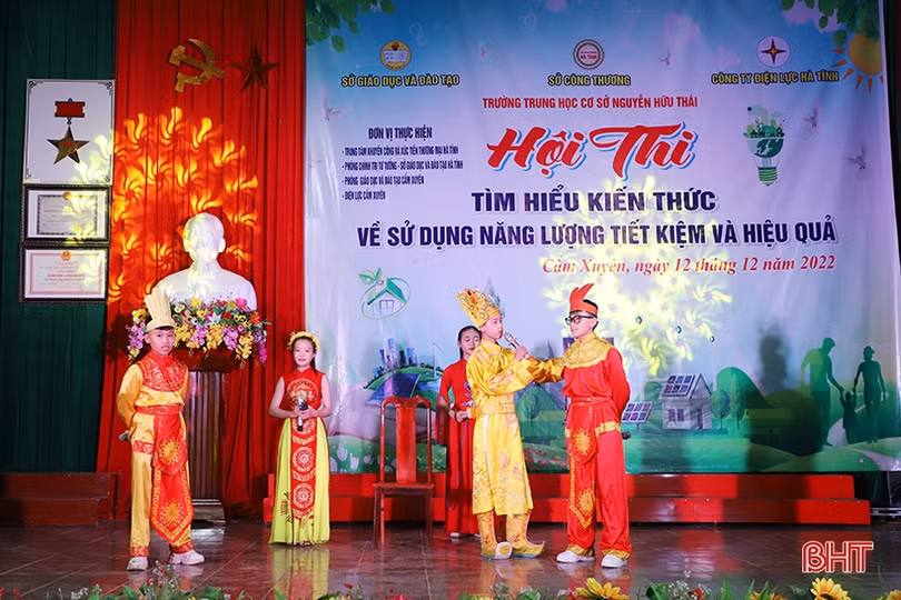 Học sinh Can Lộc sôi nổi tìm hiểu kiến thức sử dụng năng lượng