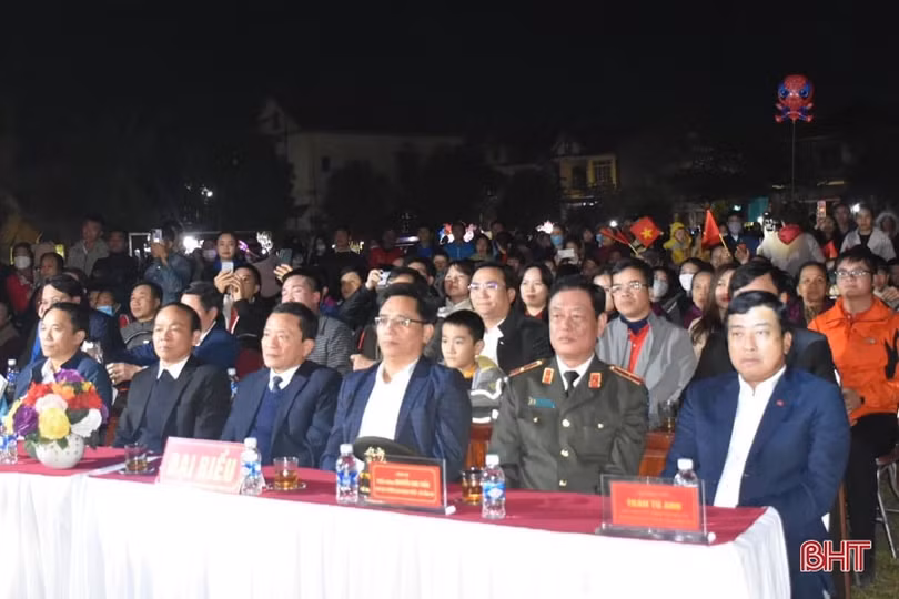 Nhân lên niềm tự hào từ chương trình nghệ thuật “Tiếp bước cha anh” ở Hương Sơn