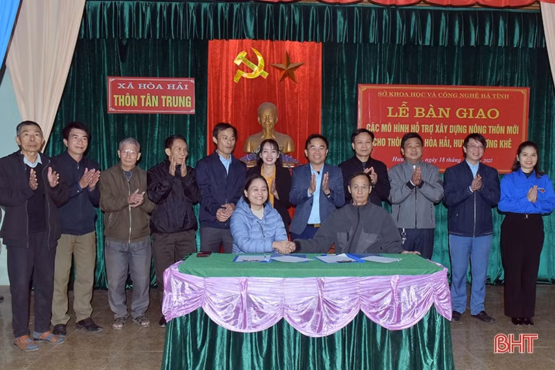 Sở KH&CN bàn giao các công trình nông thôn mới tại Hương Khê