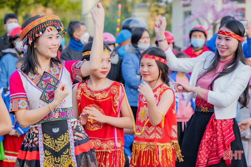 Đặc sắc chương trình “Lễ hội văn hóa Việt Nam” của học sinh Thạch Hà