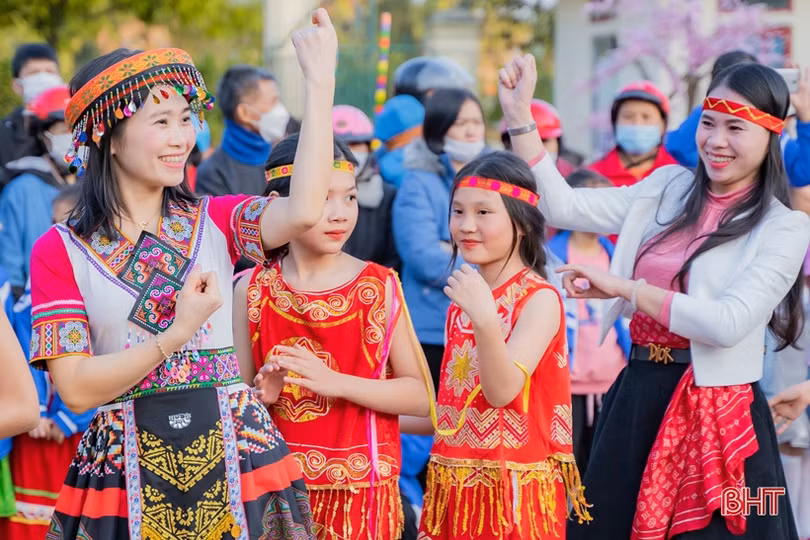 Đặc sắc chương trình “Lễ hội văn hóa Việt Nam” của học sinh Thạch Hà