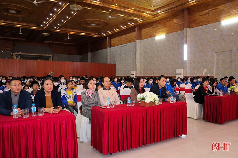 Mang xuân yêu thương đến trẻ em có hoàn cảnh khó khăn ở Can Lộc