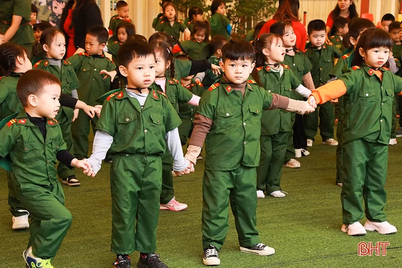 Học sinh mầm non iSchool Hà Tĩnh hào hứng trải nghiệm cùng Chương trình “Biết ơn chú bộ đội”