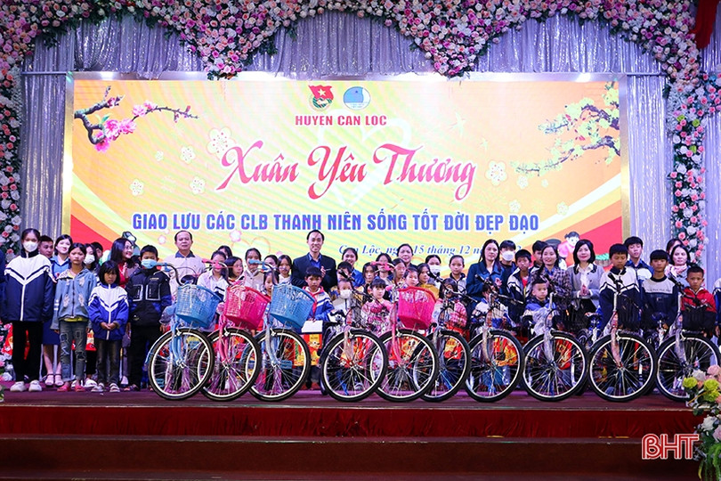 Mang xuân yêu thương đến trẻ em có hoàn cảnh khó khăn ở Can Lộc