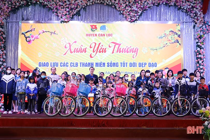 Mang xuân yêu thương đến trẻ em có hoàn cảnh khó khăn ở Can Lộc