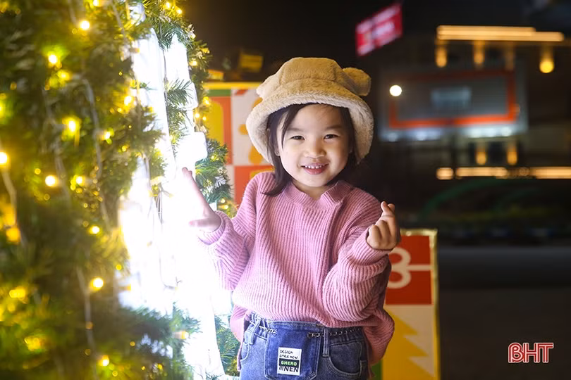 Rực rỡ sắc màu đón mừng Giáng sinh tại thành phố Hà Tĩnh