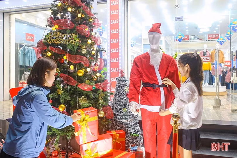Rực rỡ sắc màu đón mừng Giáng sinh tại thành phố Hà Tĩnh