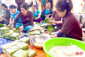 Gói 2.200 bánh chưng dâng lên Lễ hội đền Cả - Dinh đô Quan Hoàng Mười