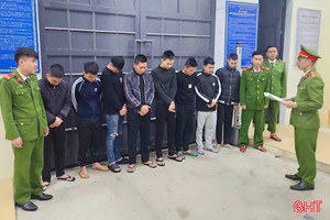 Rủ nhau đánh “ba cây”, 8 đối tượng bị khởi tố