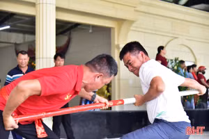 Gay cấn màn đẩy gậy tại lễ Giỗ Quốc Tổ Hùng Vương