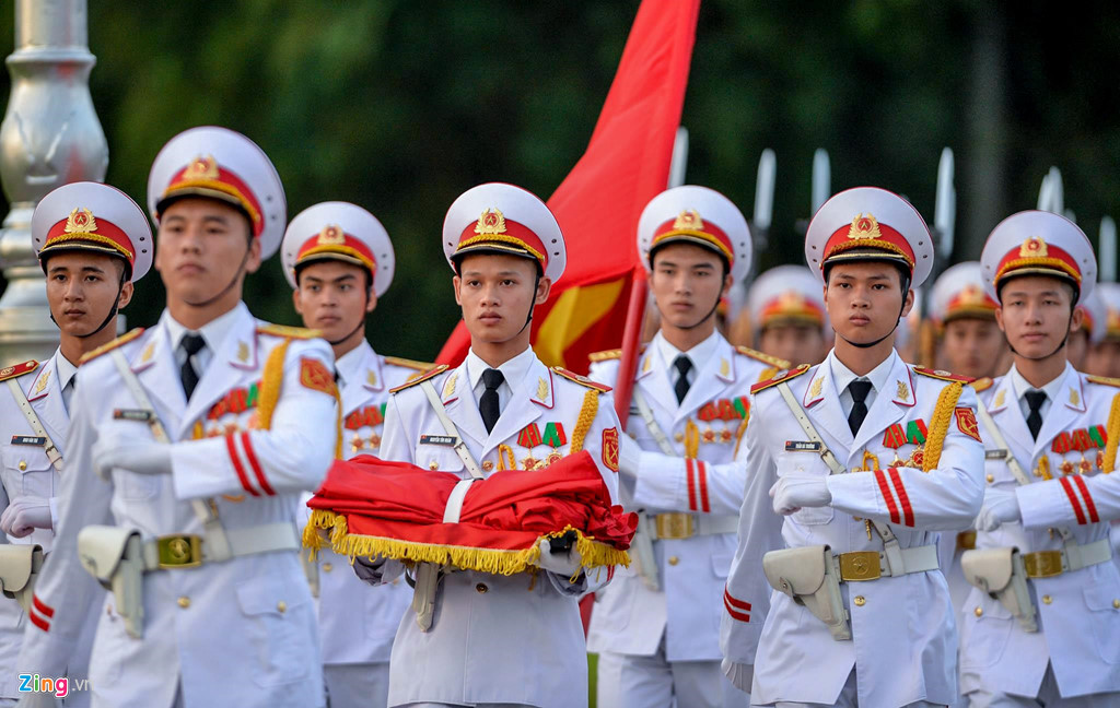 Nghi lễ thượng cờ ở Lăng Chủ tịch Hồ Chí Minh