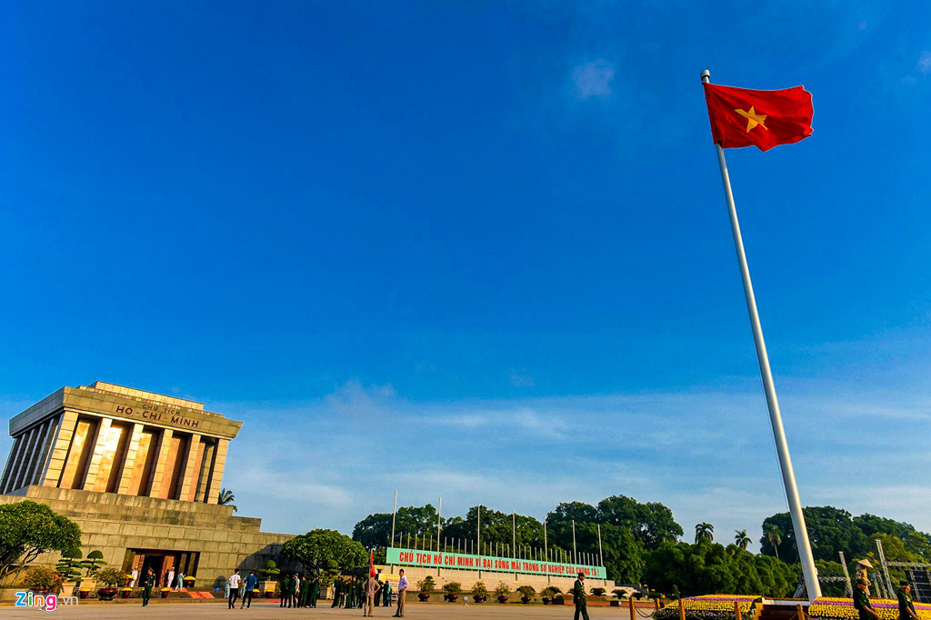 Nghi lễ thượng cờ ở Lăng Chủ tịch Hồ Chí Minh