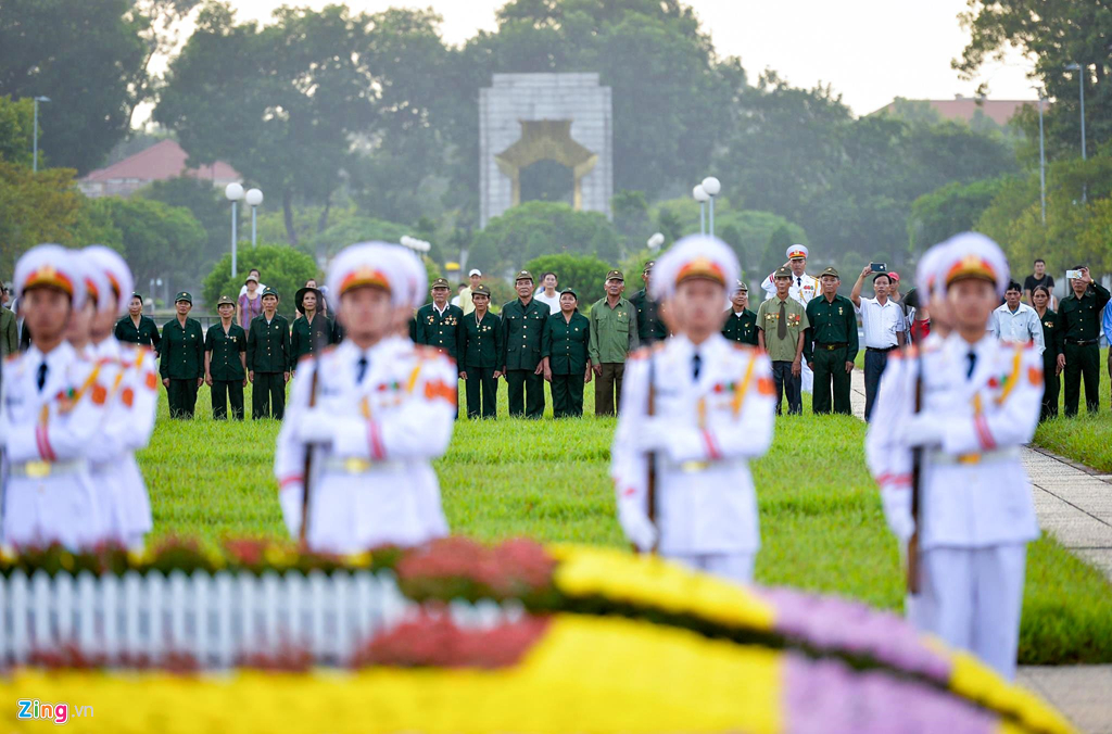 Nghi lễ thượng cờ ở Lăng Chủ tịch Hồ Chí Minh