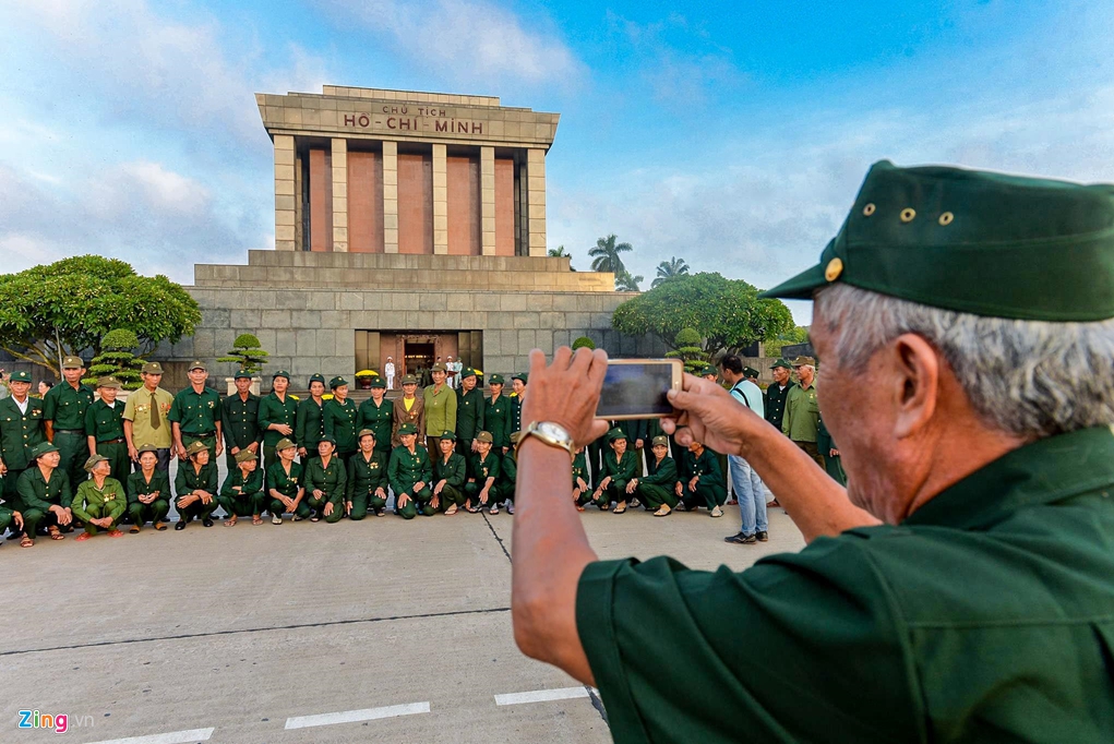 Nghi lễ thượng cờ ở Lăng Chủ tịch Hồ Chí Minh