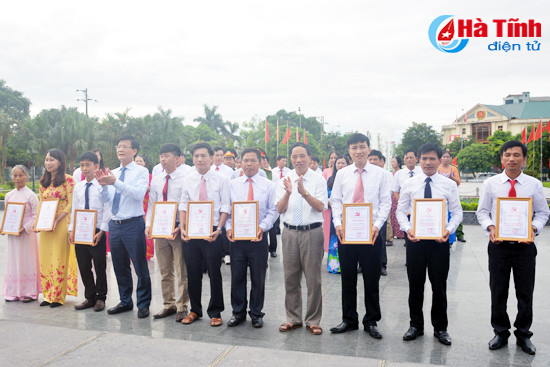 vu quang bao cong vinh danh dien hinh hoc va lam theo guong bac