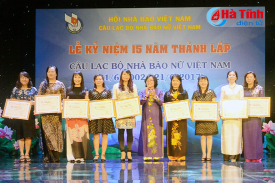 vinh danh cau lac bo nha bao nu ha tinh