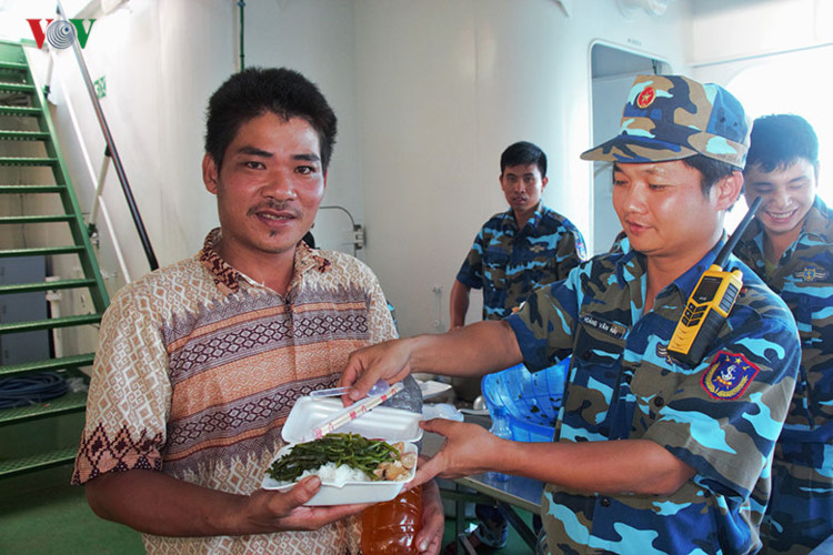 hanh trinh gan 600 hai ly dua 695 ngu dan tu indonesia ve viet nam