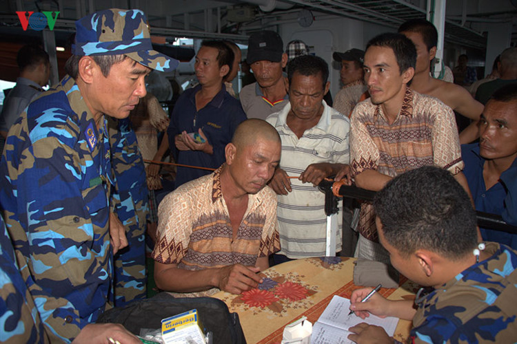 hanh trinh gan 600 hai ly dua 695 ngu dan tu indonesia ve viet nam