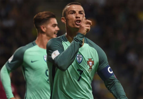 ronaldo lap cu dup bo dao nha noi dai mach thang o vong loai world cup