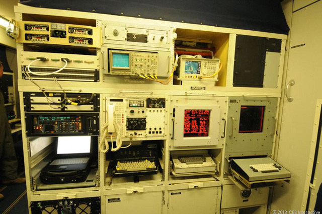 ben trong may bay ngay tan the luon theo sat chuyen co tong thong my