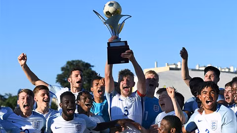 u18 anh vo dich toulon cup